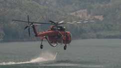 Εναέρια πυροσβεστικά μέσα ξεκίνησαν να επιχειρούν στα μέτωπα της Ηλείας, σε εξέλιξη η φωτιά στην Ανατολική Μάνη 