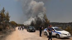 Σε τρία μέτωπα η φωτιά στην Βαρυμπόμπη: Βασιλικά Κτήματα, Χελιδονούς και Δροσοπηγή