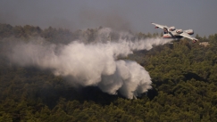 Δραματική η κατάσταση από την πυρκαγιά στα Βίλια, σε ύφεση η φωτιά στην Κερατέα (vids)