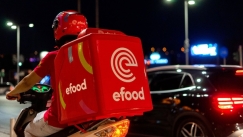 Το efood αλλάζει τις εργασιακές σχέσεις και προκαλεί αντιδράσεις 