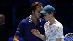 ATP Finals: Ο Μεντβέντεφ χασμουρήθηκε και έκανε challenge σε δικό του σερβίς (vids)