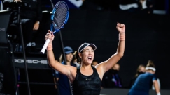 WTA Finals: «Μίλησε» η εμπειρία στον τελικό η Μουγκουρούθα (vids)