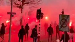 Οπαδοί της Φέγενορντ πέταξαν πέτρες και πυρσούς στο πούλμαν του Άγιαξ (vids)