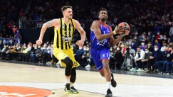 Άλμα για τα playoffs η Εφές στον «εμφύλιο» με τη Φενέρ δια χειρός Μπομπουά (vid)