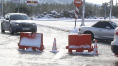 Μόνο με αλυσίδες η κυκλοφορία στην εθνική Αθηνών-Λαμίας, από το ύψος της Κηφισιάς