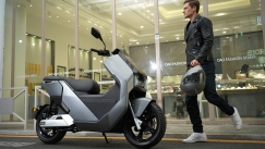 Στην Ελλάδα το ηλεκτρικό scooter με 200 χιλιόμετρα αυτονομία! (vid)