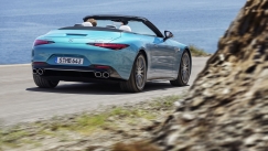 Η Mercedes-AMG SL 43 έρχεται με δίλιτρο μοτέρ 381 ίππων (vid)