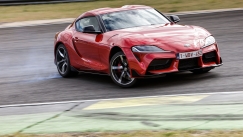 Έρχεται η Toyota GR Supra με μηχανικό κιβώτιο