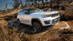 Λασπομαχίες με το Jeep Grand Cherokee 4xe