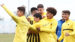 AEK: Καραχάλιος, Παπαπαναγής και Τασουνίδης στα αγωνιστικά τμήματα της ακαδημίας