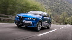 H Alfa Romeo Tonale με οδηγό τον Ζου στο Γκούντγουντ