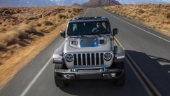 Δύο καινούριες εκδόσεις για το θρυλικό Jeep Wrangler 4xe