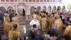 Ο πατριάρχης Μόσχας Κύριλλος έπεσε κάτω την ώρα της Θείας Λειτουργίας (vid)