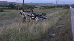 Περιπολικό χτύπησε αγριογούρουνα κι έπεσε πάνω του Ι.Χ: 2 νεκροί, 3 τραυματίες (vid)