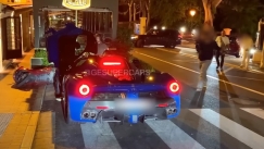 Παρκαδόρος έριξε κατά λάθος Ferrari 3 εκατ. πάνω σε σκούτερ: «Είσαι ηλίθιος», φώναζε ο ιδιοκτήτης