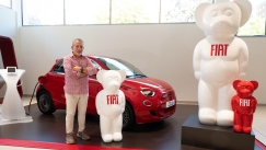 Το FIAT 500 γίνεται... μούσα γνωστού γλύπτη