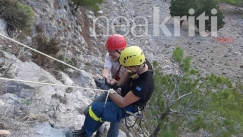 Συγκλονιστική διάσωση 65χρονου που είχε εγκλωβιστεί στο φαράγγι όλη τη νύχτα (vid) 