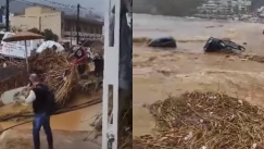 Διάσωση γυναίκας από το λιμενικό στην Κρήτη: Δύο αγνοούμενοι, πάνω από 20 αυτοκίνητα παρασύρθηκαν στη θάλασσα από την κακοκαιρία (vid)