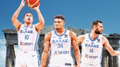 Η φωτογραφία της FIBA με φόντο την Ακρόπολη και Αντετοκούνμπο-Σλούκα-Παπαγιάννη