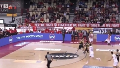 Το φοβερό buzzer beater τρίποντο του ΜακΚίσικ μπροστά από το logo (vid)