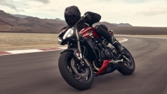 Νικητής του Isle of Man λιώνει την Triumph Street Triple 765 RS (vid)