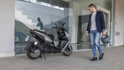 Παρουσιάστηκε το «μικρό αδερφάκι» του Kymco AK550