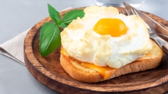 Cloud egg, η νέα viral τρέλα του TikTok για να φτιάξεις το αυγό σου