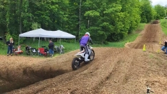 Enduro με μοτέρ από GSX-R1000 επιχειρεί hill climb (vid)