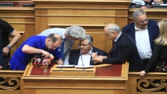 Η στιγμή της διακοπής της ομιλίας του Δημήτρη Κουτσούμπα: «Ωχ η μέση μου» (vid)