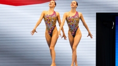 artistic_sawimming twins