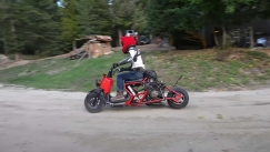 Scooter με 1.000άρη τετρακύλινδρο; (vid)