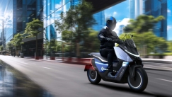 Το φουτουριστικό scooter της VMoto με τη σφραγίδα του Pininfarina (vid)