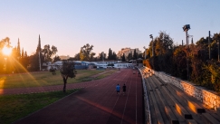 Το γήπεδο του Εθνικού Γυμναστικού Συλλόγου με θέα την Ακρόπολη.