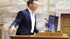 Το ατύχημα του Κασσελάκη στη Βουλή: «Σωκράτη μου έκανες γούρι;» (vid) 