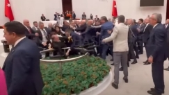 «Ρινγκ» η Εθνοσυνέλευση στην Τουρκία: Ξύλο ανάμεσα σε βουλευτές του Ερντογάν και του κουρδικού κόμματος