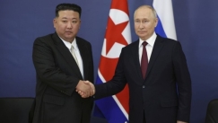 Ειδικός στη γλώσσα του σώματος αποκάλυψε τα «κόλπα» του Κιμ Γιονγκ Ουν στη συνάντηση με τον Πούτιν 