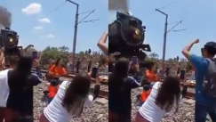 Τρομακτικό δυστύχημα στο Μεξικό: Γυναίκα σκοτώθηκε από ατμοκίνητο τρένο ενώ προσπαθούσε να βγάλει selfie (vid) 
