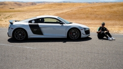 O αριθμός 77 πάνω σε ένα Audi R8 ίσως υποδηλώνει το μέλλον του Μπότας στην F1