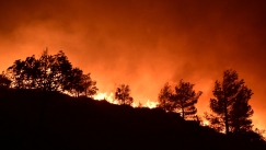 Μήνυση κατά παντός υπευθύνου για τη φωτιά στις Σέρρες που καίει για 27 ημέρες: Πέρασε τα ελληνοβουλγαρικά σύνορα