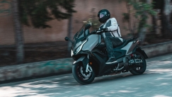 Οδηγήσαμε το υψηλών επιδόσεων mega-scooter Kymco AK 550 Premium