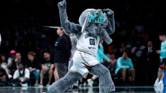 Ellie the Elephant: Γιατί μια μασκότ ξεχωρίζει στα γήπεδα του WNBA