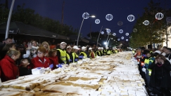 Έφτιαξαν βασιλόπιτα έτοιμη για ρεκόρ Γκίνες στο Περιστέρι: 70.000 κομμάτια της βασιλόπιτας… εξαφανίστηκαν σε μία ώρα!