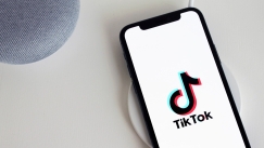 Κινητά με εγκατεστημένο το TikTok πωλούνται πανάκριβα στο eBay!