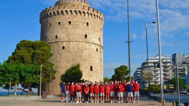 Οι πρωταθλητές του Ολυμπιακού φωτογραφήθηκαν στον Λευκό Πύργο (pic)