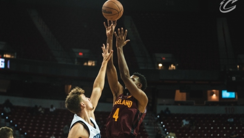 Summer League: Ο Μόμπλεϊ νίκησε τον Σαγκς στη μάχη του Νο.3 με το Νο.5 (vid)