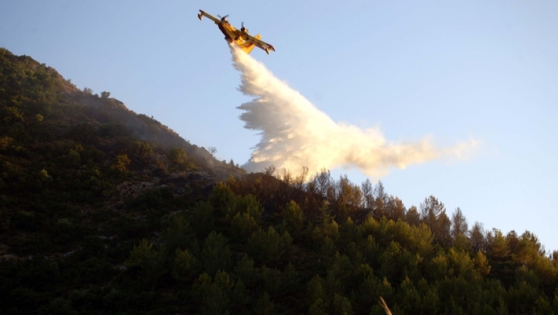 Οι 2 λόγοι που «εξαφανίστηκαν» τα Canadair από την φωτιά στην Βαρυμπόμπη