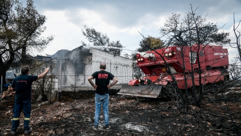 Μεγάλο μέτωπο στο νότιο κομμάτι της πυρκαγιάς: Δεν κινδυνεύουν οικισμοί (vids)