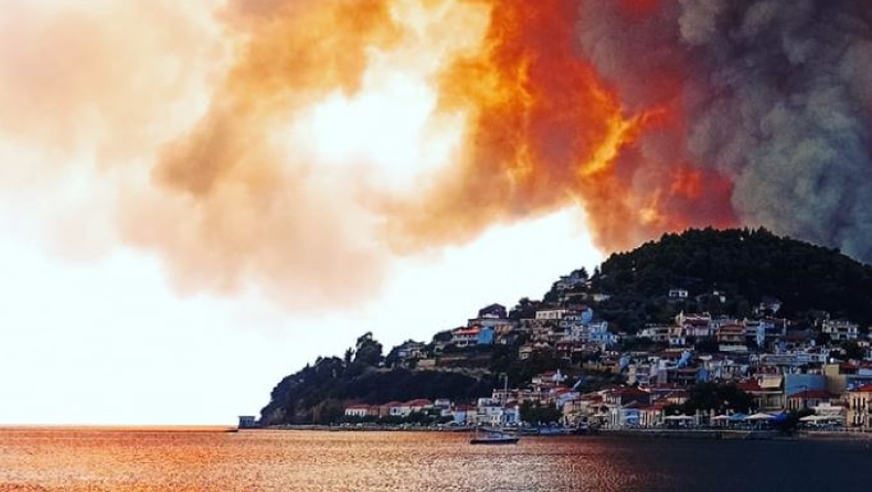 Εγκλωβίστηκαν πυροσβέστες στην Εύβοια, εκκενώθηκαν πάνω από δέκα οικισμοί (vid)