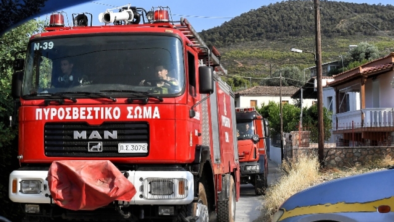 Πυροσβεστικό όχημα παρέσυρε και τραυμάτισε αστυνομικό στην Ηλεία