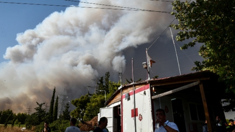 Καίγεται η Δροσοπηγή, δύο μεγάλα μέτωπα στην Ηλεία (vids)